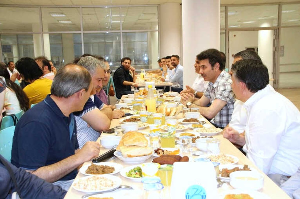 Üniversite Personeli İftar Yemeğinde Buluştu