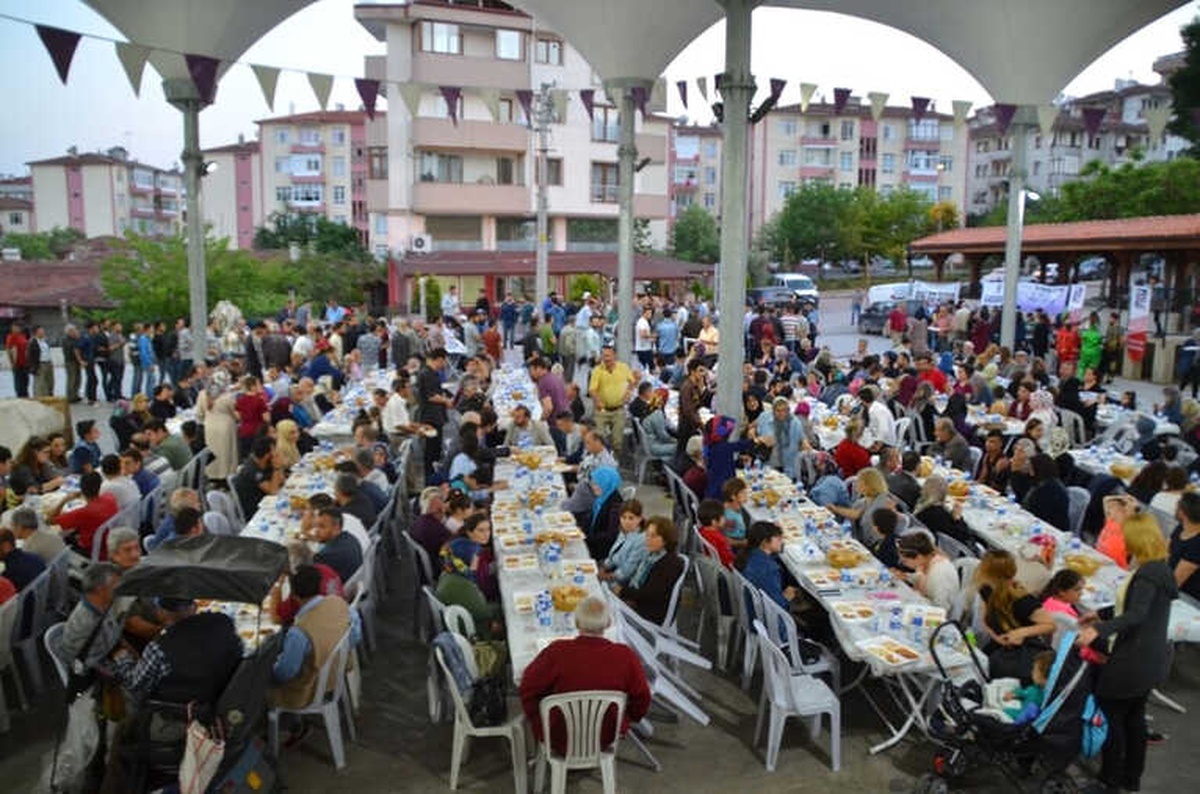 Ürkmezer, "Mahalle İftarlarına Gösterilen İlgiden Memnunuz"