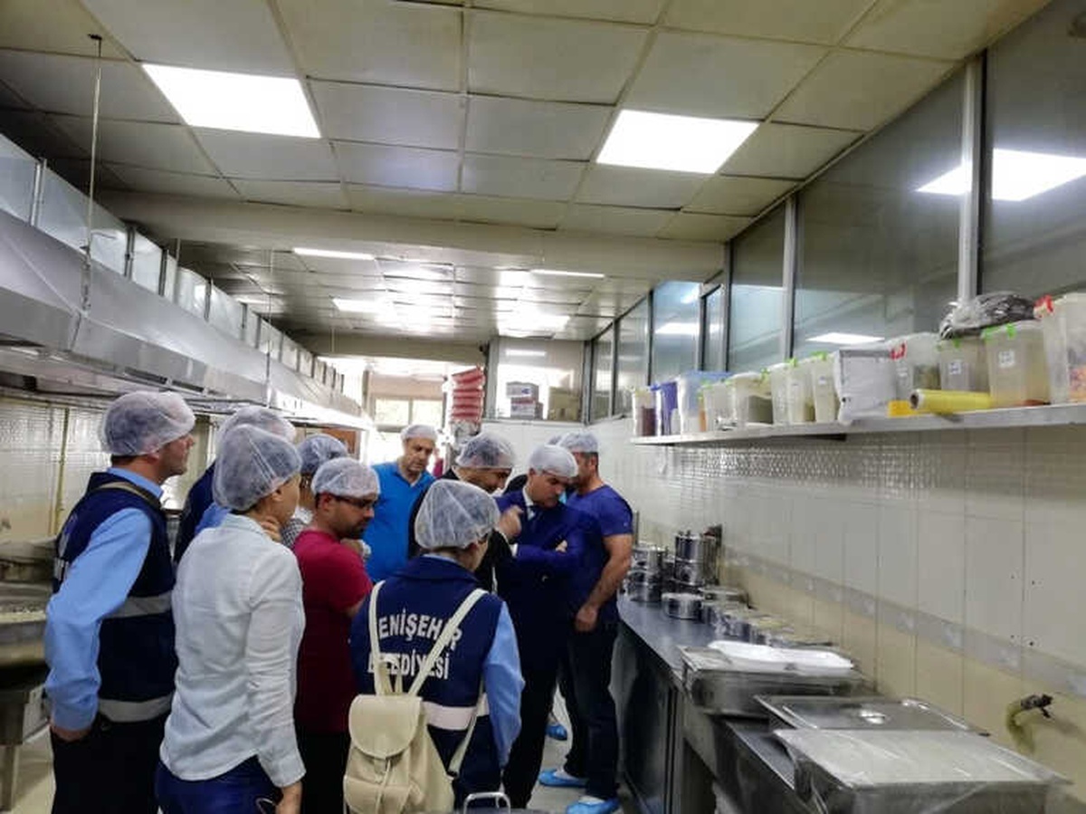 Yenişehir Belediyesinden 2 Bin Kişiye Sıcak Yemek