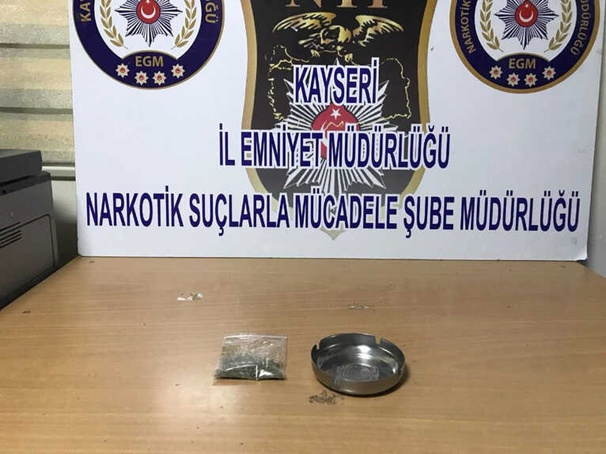Zehir Taciri İki Kişi Yakalandı