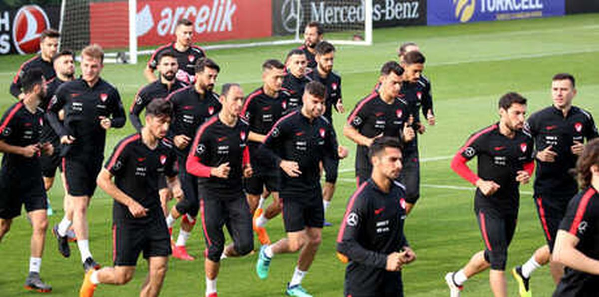 A Milli Futbol Takımı\'nda 2 Eksik!