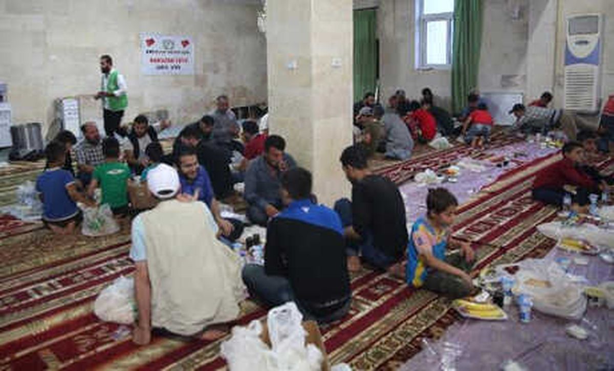 Afrin\'de Her Gün 10 Bin Kişiye İftar Yemeği