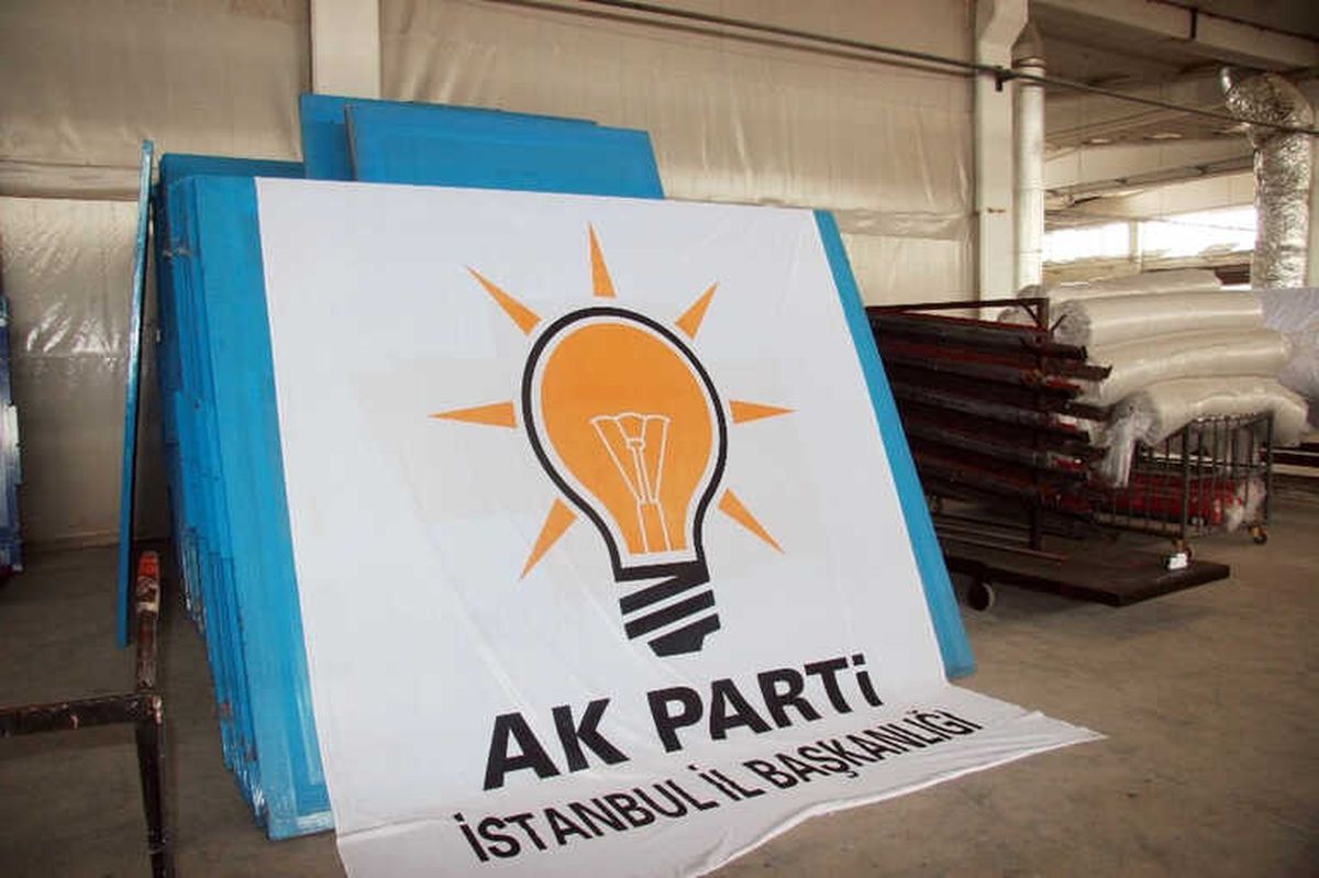AK Parti İstanbul İl Başkanlığının Devasa Bayrakları Denizli\'de Basılıyor