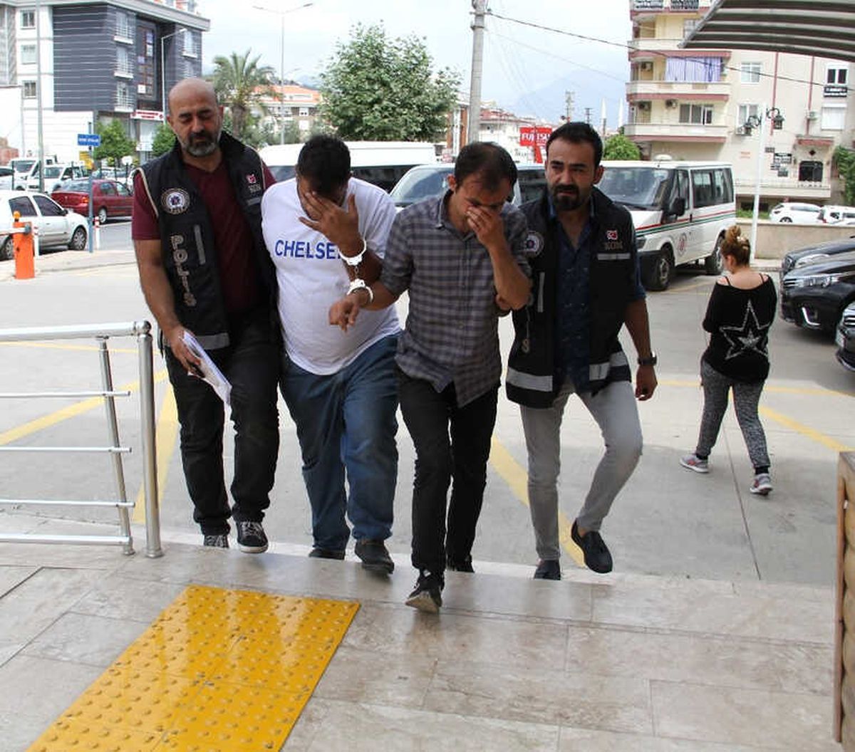 Alanya\'da Uyuşturucu Operasyonu: 2 Gözaltı
