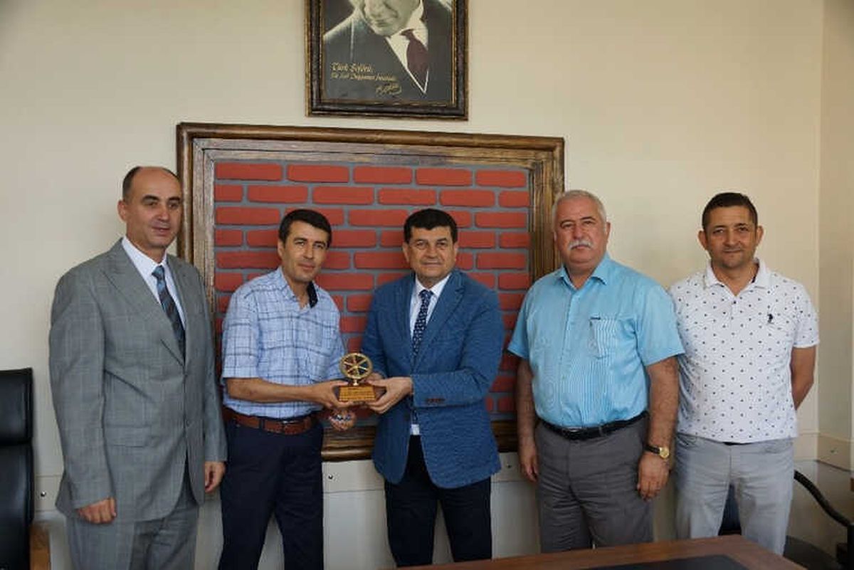 Ayın Şoförüne Ödülünü Bozçelik Verdi