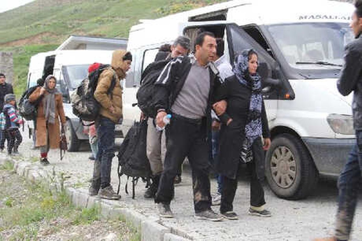 Başkale\'de Afganistan Uyruklu 33 Kaçak Yakalandı