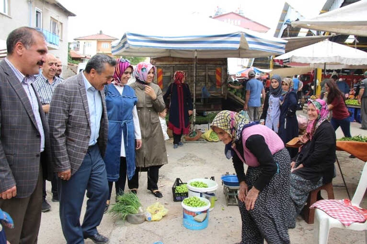 Başkan Tutal, Pazar Esnafını Ziyaret Etti