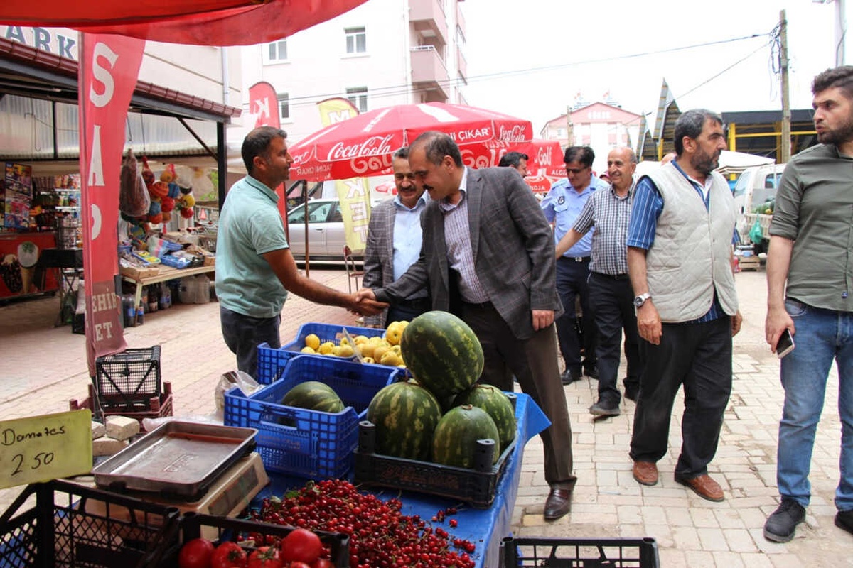 Başkan Tutal Ve Konurer Pazar Esnafını Ziyaret Etti