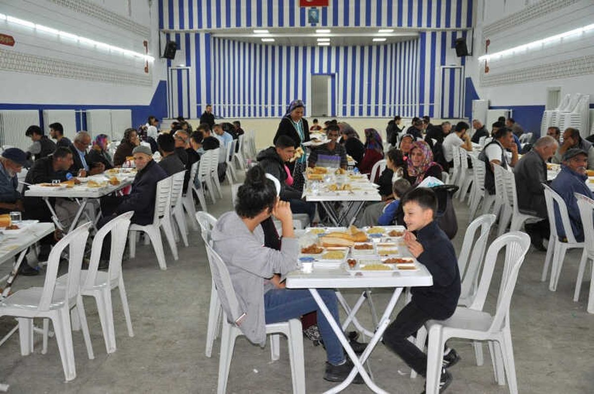 Belediye\'den İftar Sofrası