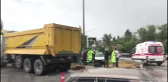 Burdur'da Otomobil ile Kamyon Çarpıştı: 5 Yaralı