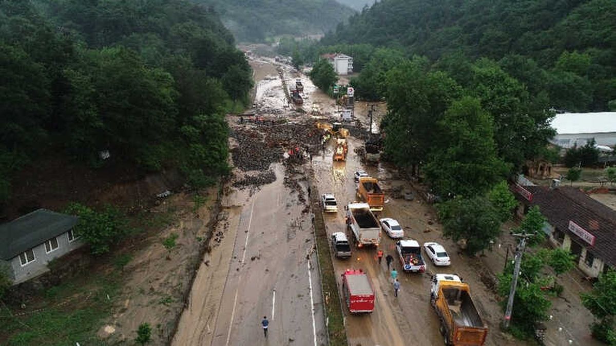 Bursa\'da Yol Kapatan Heyelan Havadan Böyle Görüntülendi