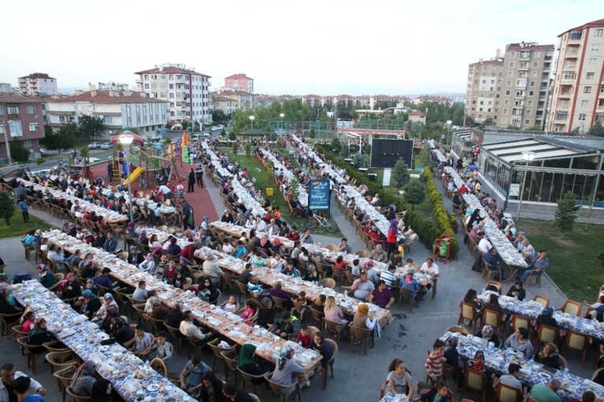 Büyükkılıç Esenyurt Halkı ile İftar Sofrasında Buluştu
