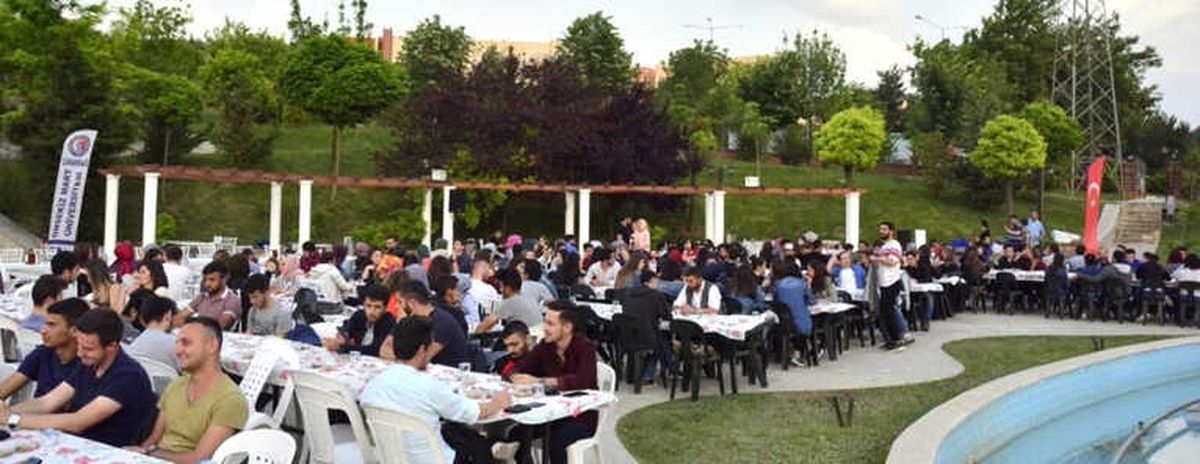 Çomü ve Hüseyin Akif Terzioğlu Şevkat Yuvası Vakfı ile Her Akşam Öğrencilere İftar İkramı