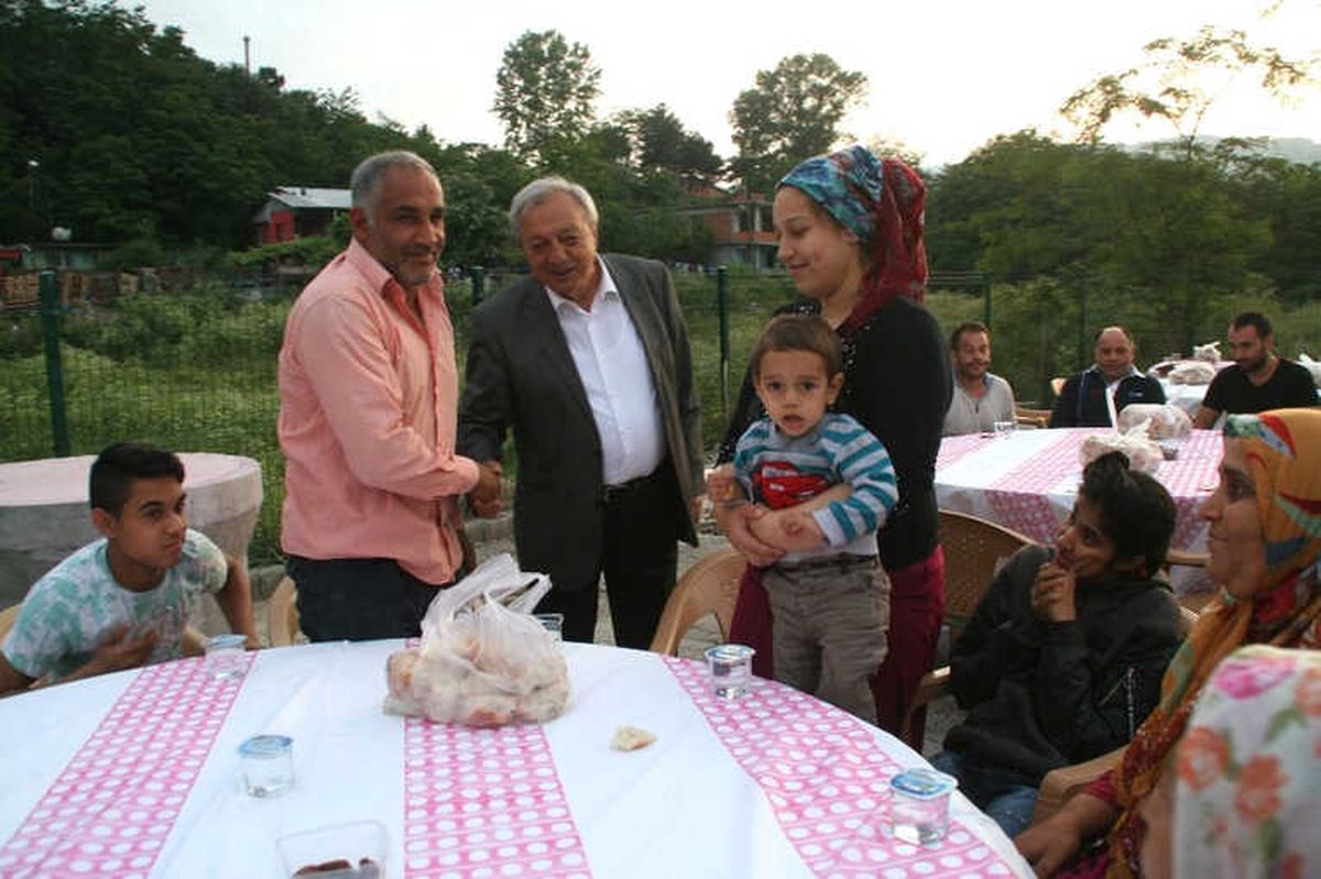 Devrek Belediyesi Sokak İftarlarının İlkini Hayata Geçirdi