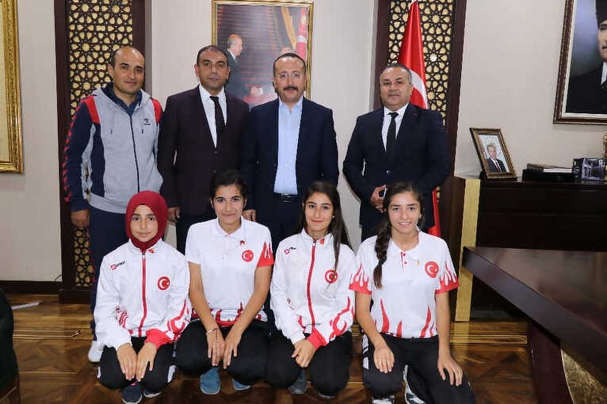 Dünya 3\'üncüsü Gelen Sporcular Altınla Ödüllendirdi