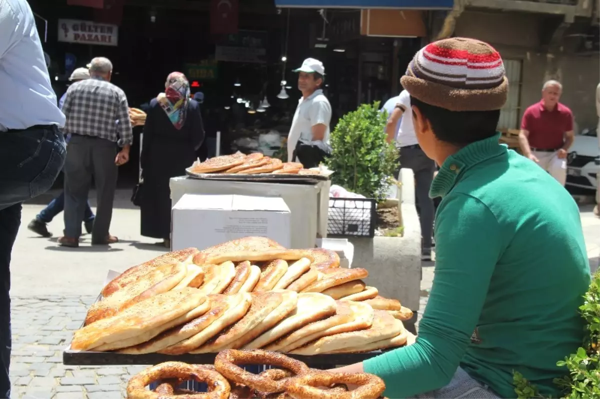 Elazığ\'da Ramazan\'ın Vazgeçilmezi "Nohut Ekmeği"