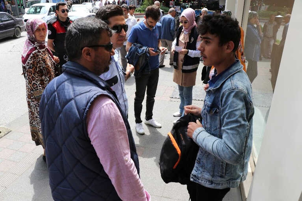 Emniyet Adım Adım Gezip, "Huzurlu Sokaklar" Denetimi Yaptı