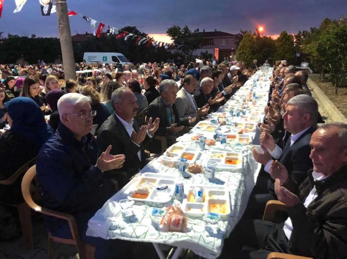 Ergene Belediyesinden Her Mahallede İftar Yemeği