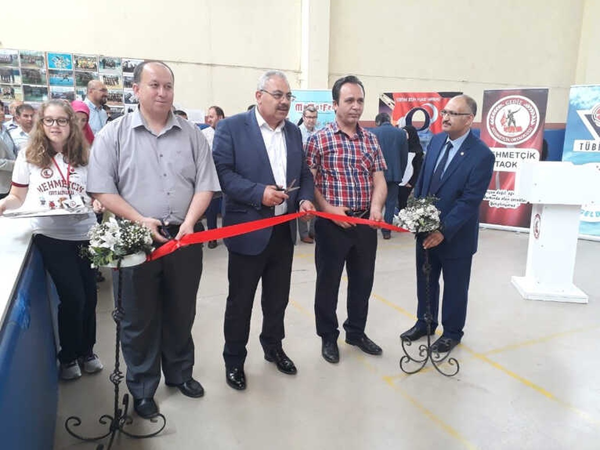 Gediz Mehmetçik Ortaokulu\'nda Tübitak 4006 Bilim Fuarı