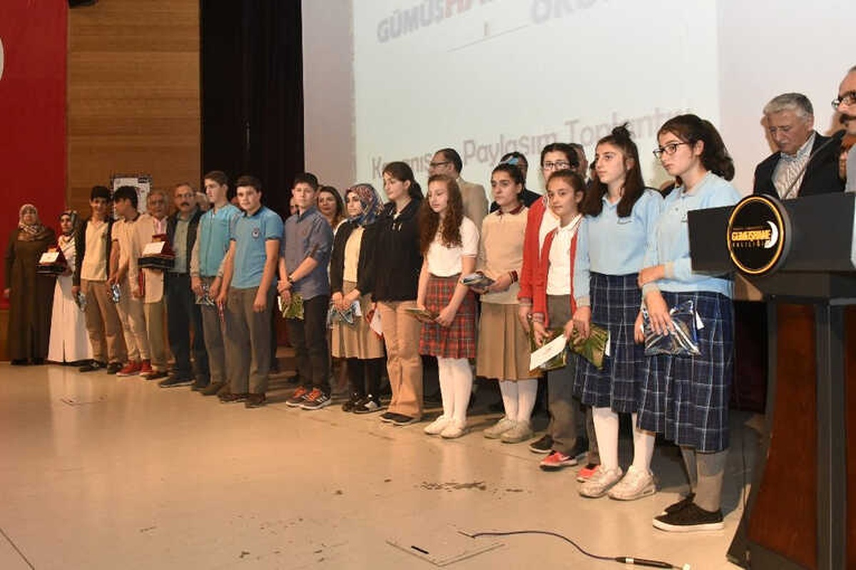 Gümüşhaneler Okuyor Projesi Ödül Töreni Düzenlendi