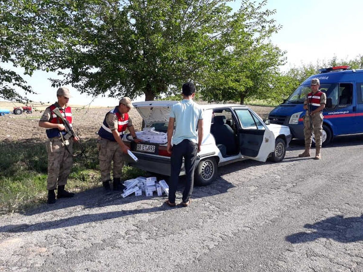 Jandarma Kaçak Sigara Ele Geçirdi