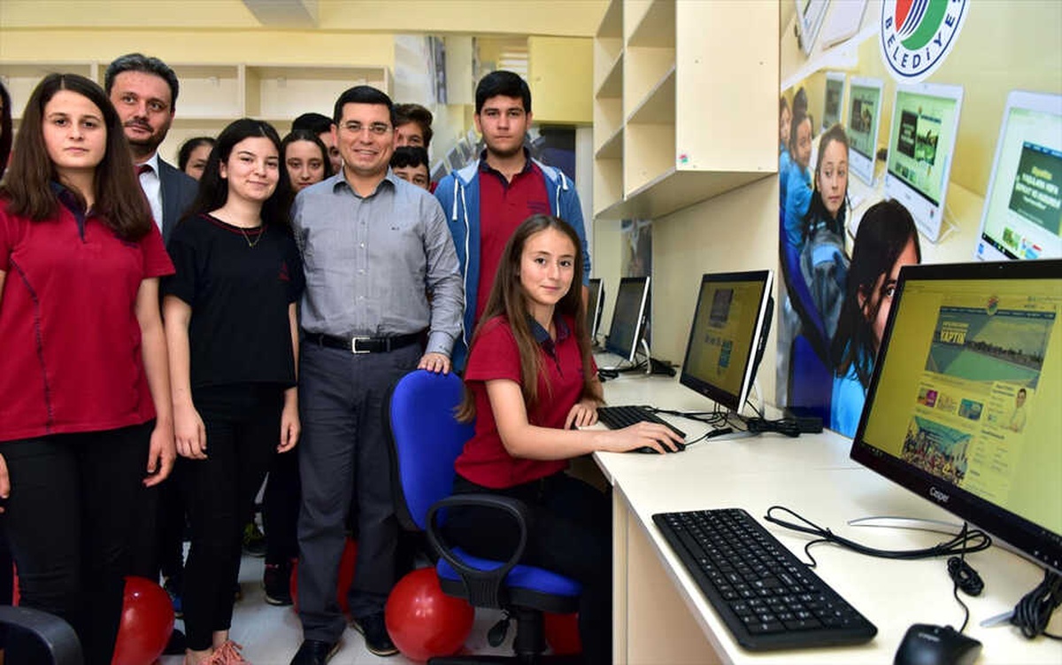 Kepez Belediyesi\'nden Karatay Anadolu Lisesi\'ne Bilişim Sınıfı