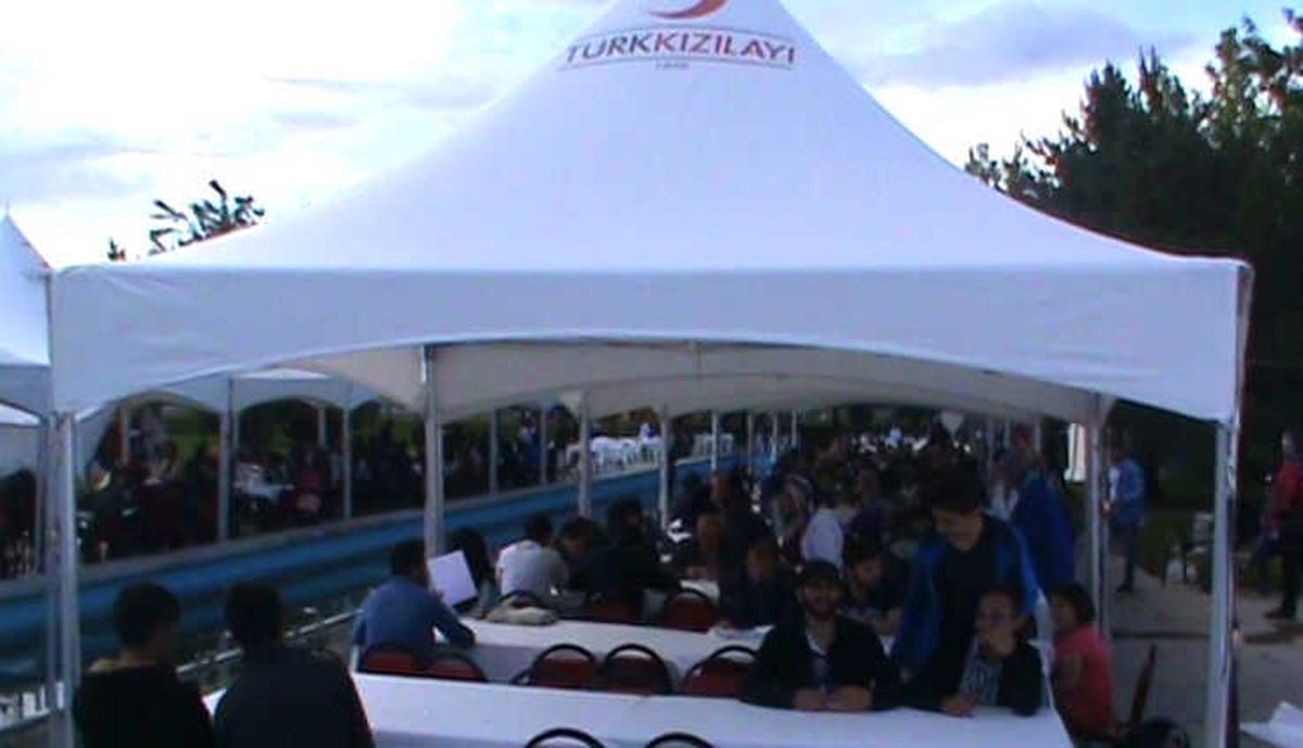 Kızılay\'dan Ramazan Ayı Süresince Binlerce Kişiye İftar