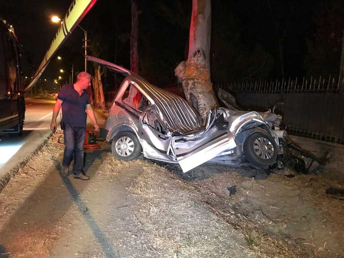 Kontrolden Çıkan Araç İki Bisiklet Sürücüsüne Çarptı: 1 Ölü, 2 Yaralı