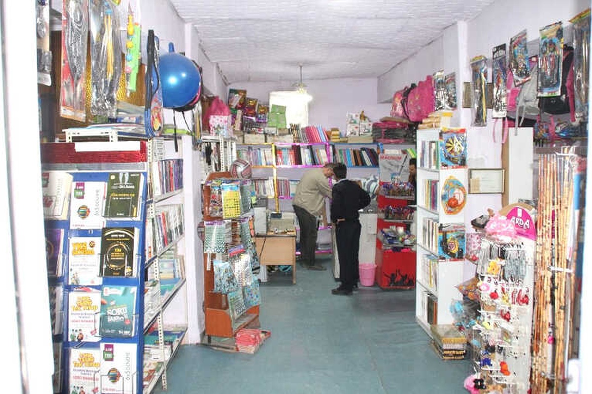 Konya\'da İş Yerinden Hırsızlık Yapan Şüpheliler Kamerada