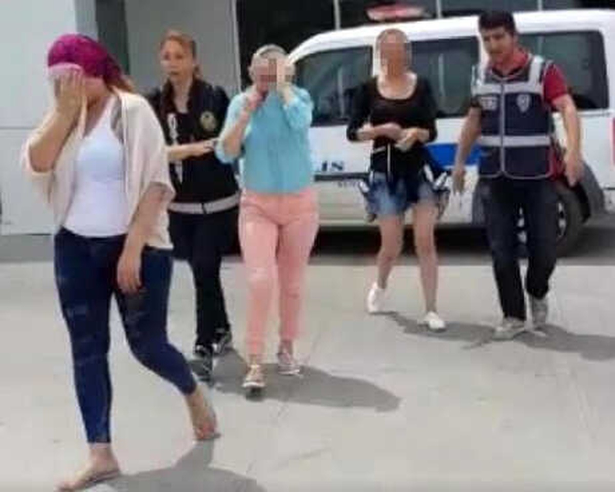 Kuşadası\'nda Fuhuş Operasyonu: 5 Gözaltı