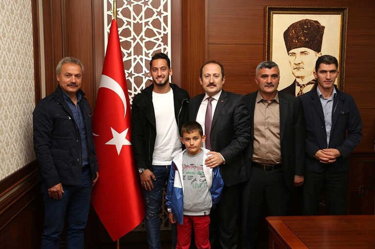 Milli Futbolcu Hakan Çalhanoğlu Memleketi Bayburt\'ta