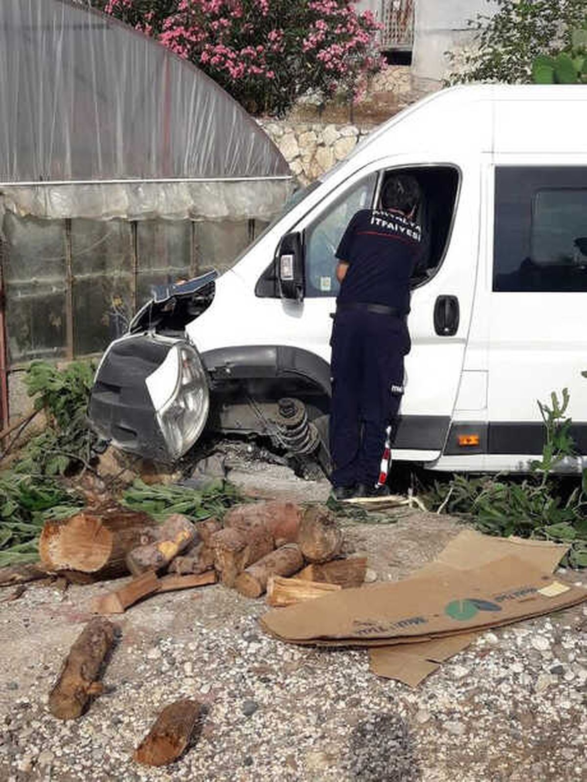 Öğrenci Servisi Şarampole Devrildi: 7 Yaralı