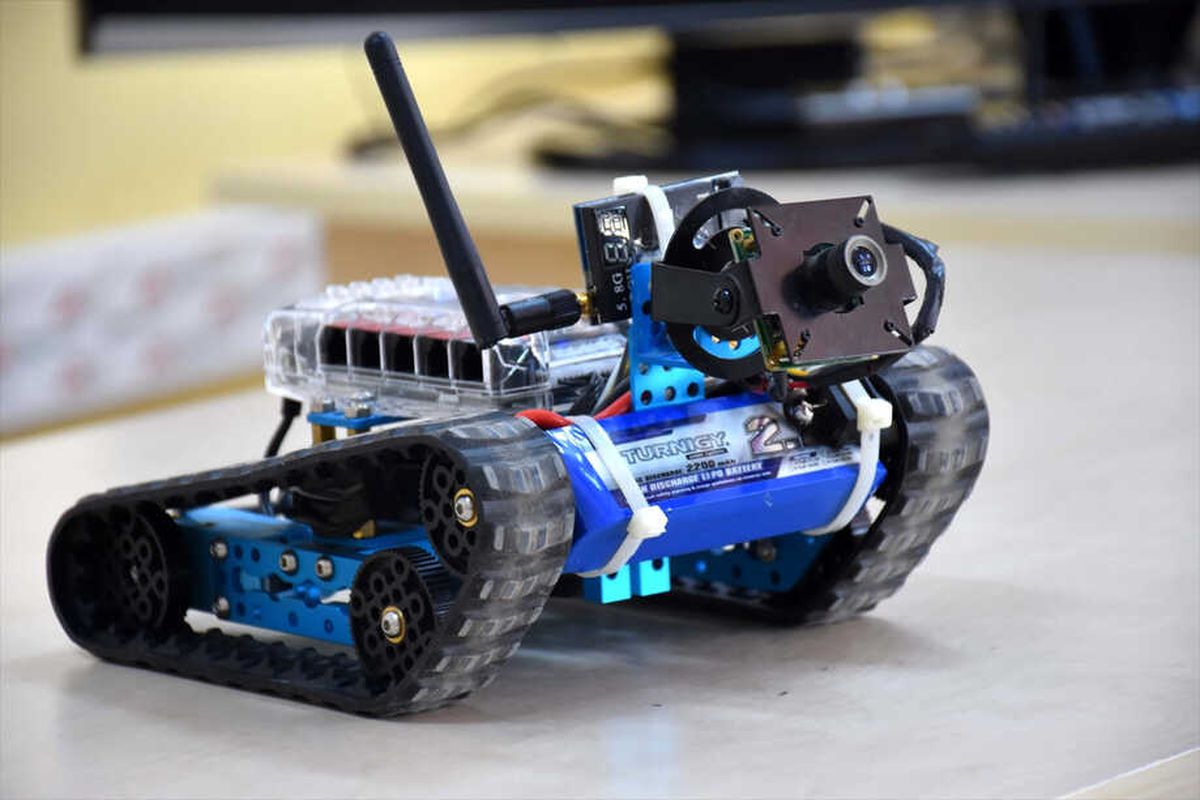 Öğrenciler Tank Görünümlü Robot Tasarladı