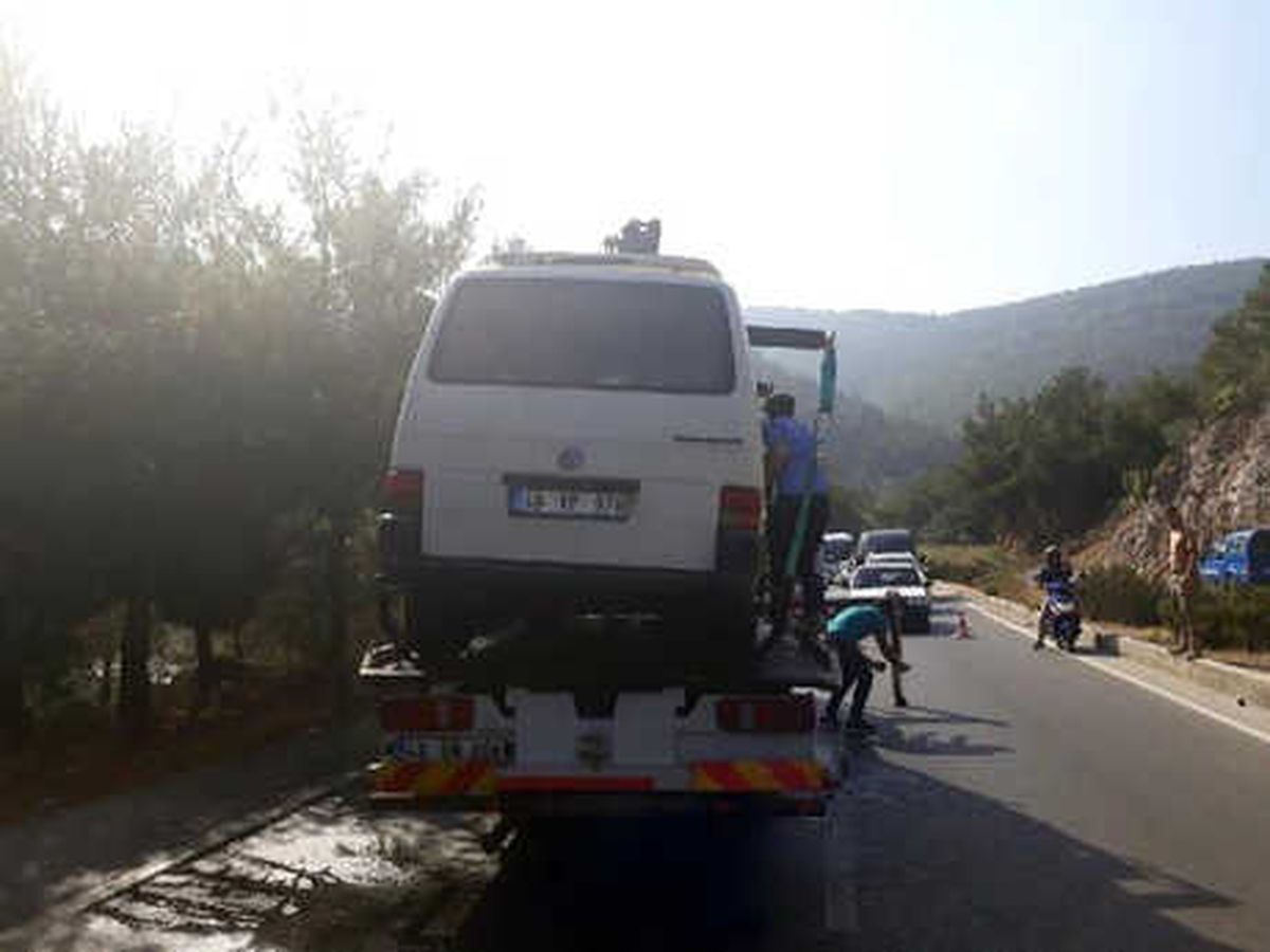 Park Etmek İsterken Minibüsle Denize Uçtu