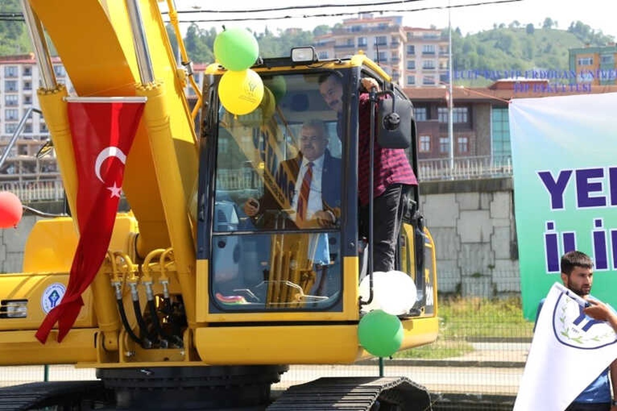 Rize Belediyesinden Makine Parkı\'na İki Yeni Araç Daha