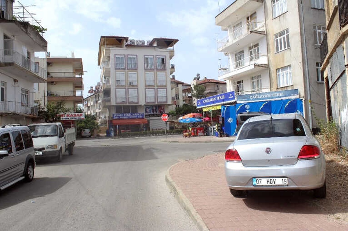Sahur Vakti Gürültüye Uyanan Adam Hurdaya Dönmüş Aracını Görünce Şok Oldu
