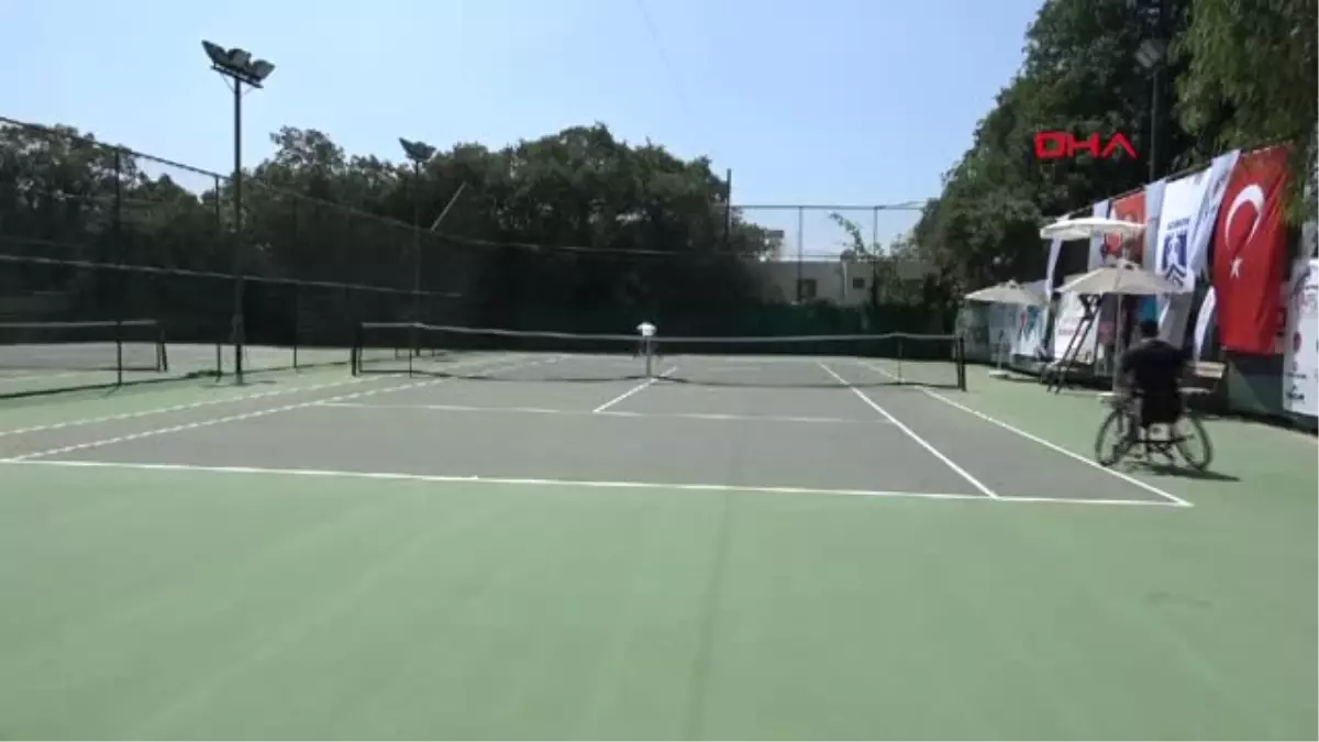 Spor Tekerlekli Sandalyede Tenis Heyecanı