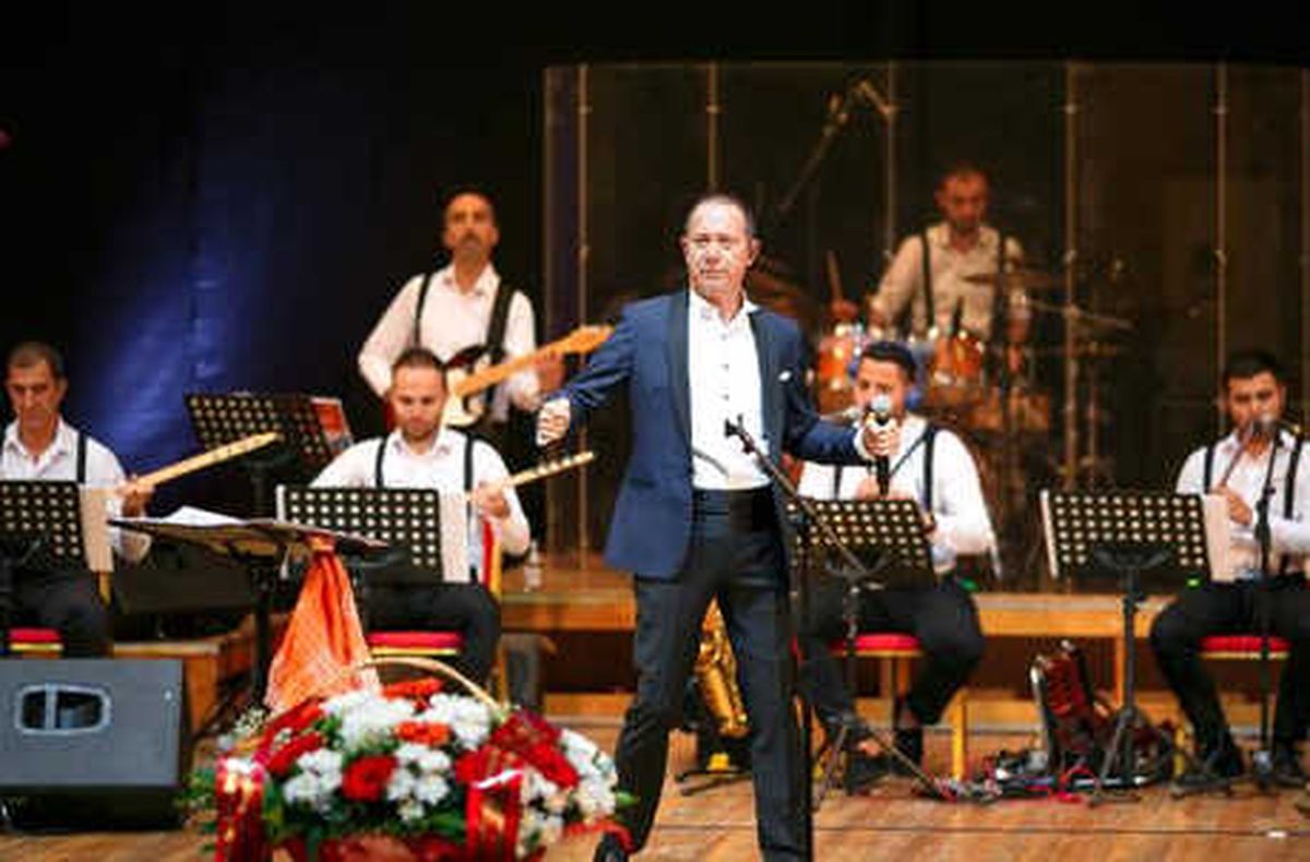 Sümer Ezgü\'den Kazakistan\'da Konser