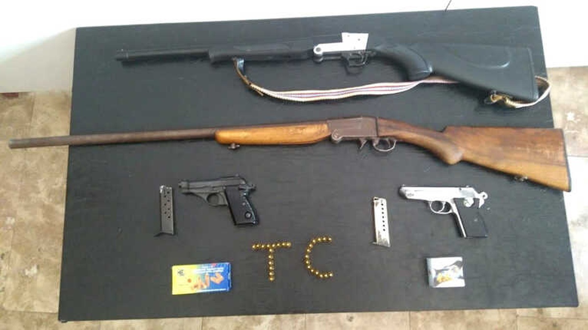 Tabanca ve Tüfekleri Pencereden Atarken Jandarmaya Yakalandı