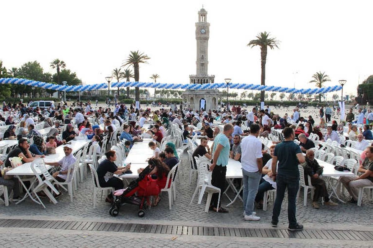 Tümsiad\'tan 2 Bin Kişilik İftar Yemeği