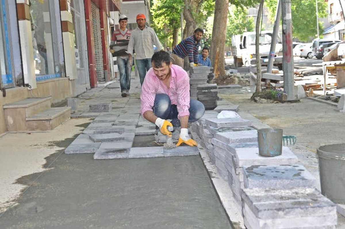 Turan Özdemir Caddesi Yenileniyor