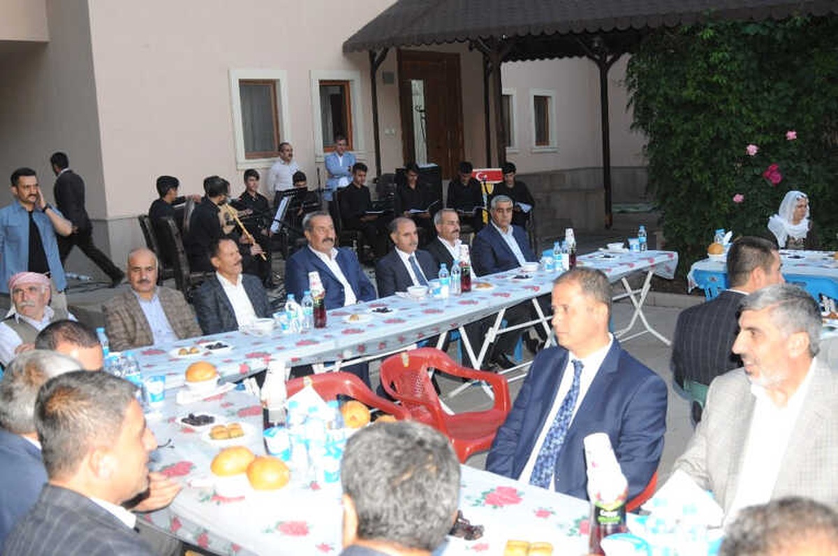 Vali Aktaş, Mahalle Muhtarlarıyla İftarda Buluştu
