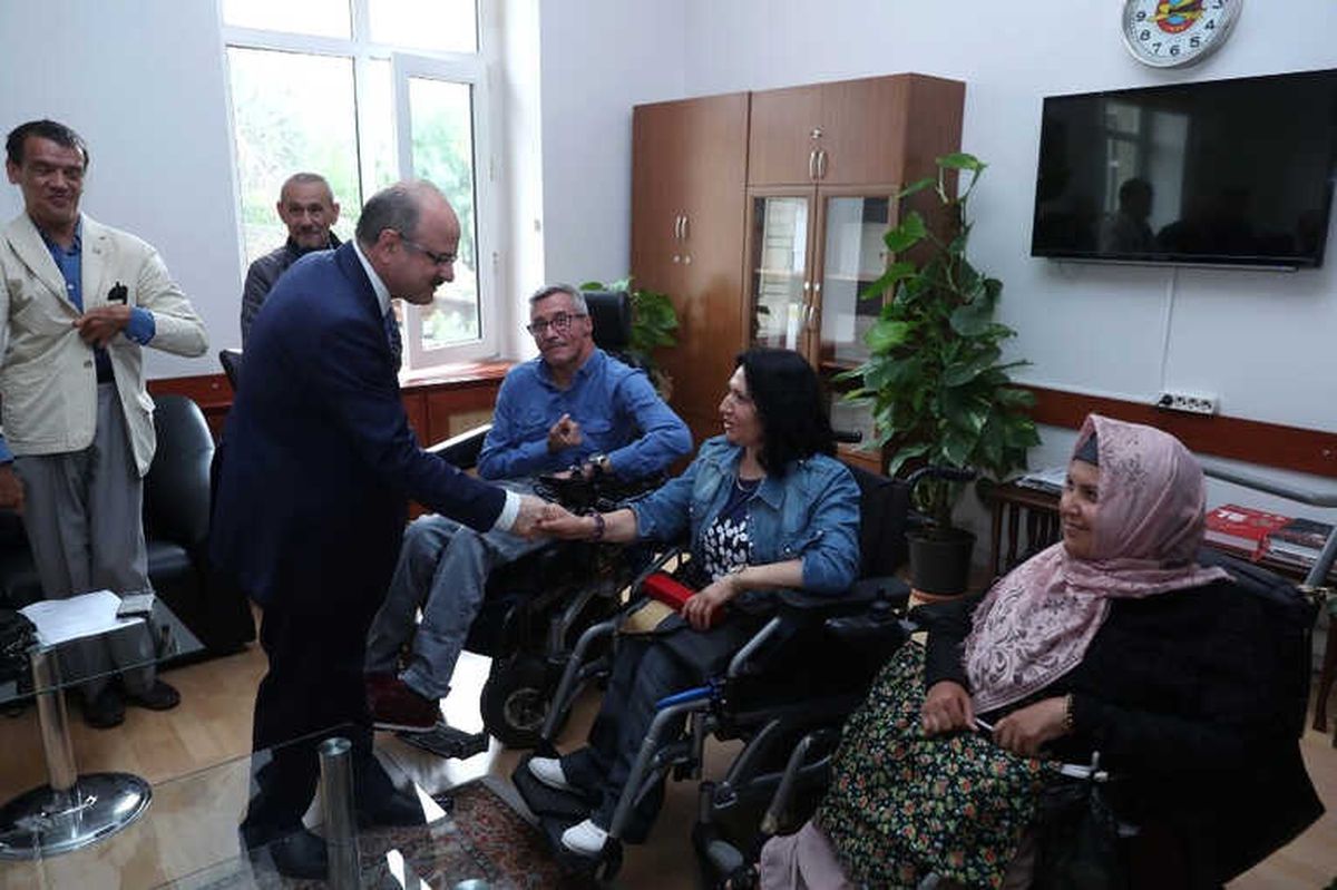 Vali Çakacak, Engelli Bireyleri Temsil Eden Dernek Üyelerini Kabul Etti