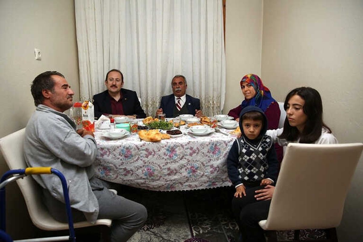 Vali Pehlivan İftarda Deligöz Ailesine Konuk Oldu