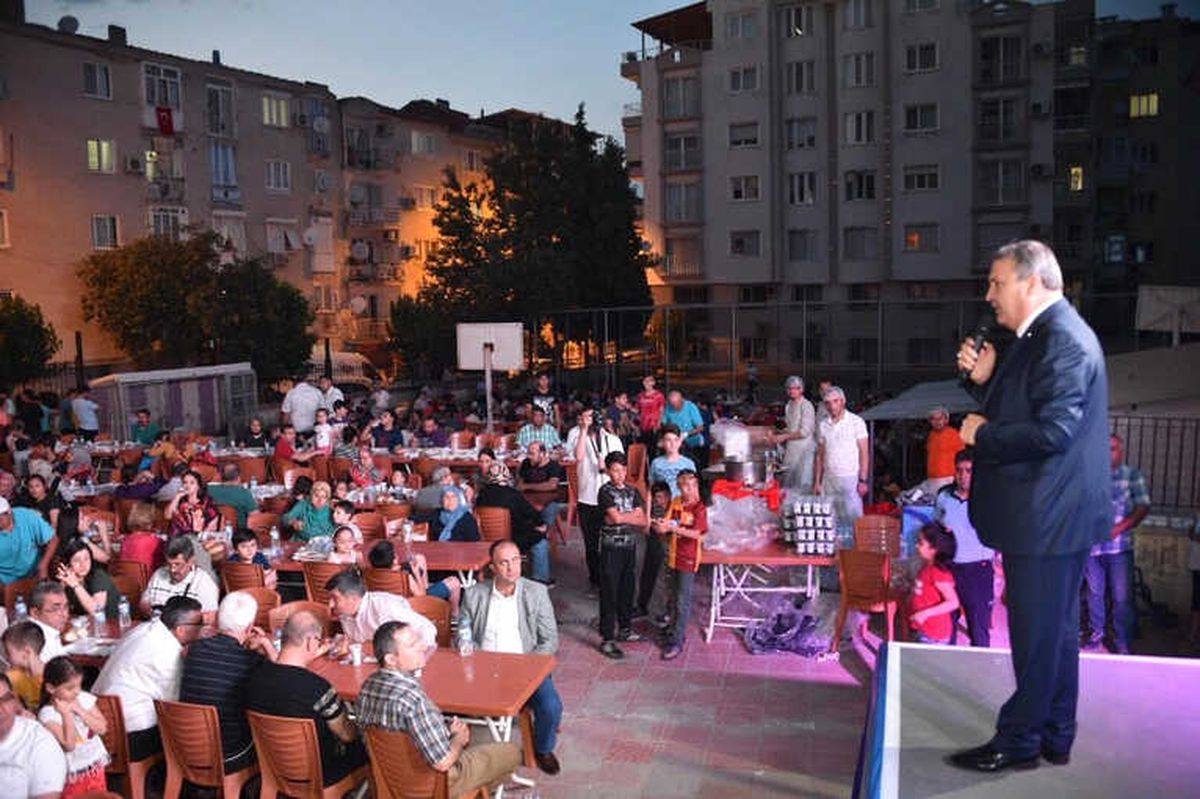 Yunusemre\'de İftar Sofrası Topçuasım\'da Kuruldu