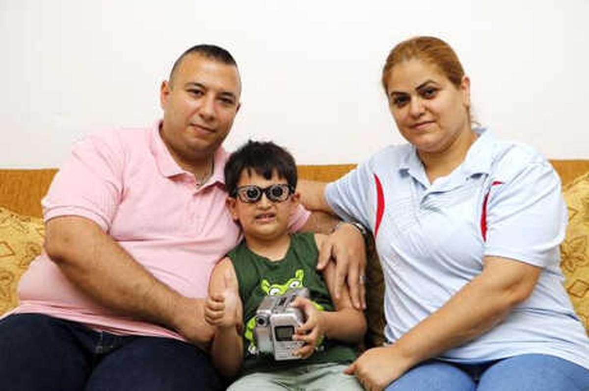 6 Yılda İki Gözünden 103 Ameliyat Oldu