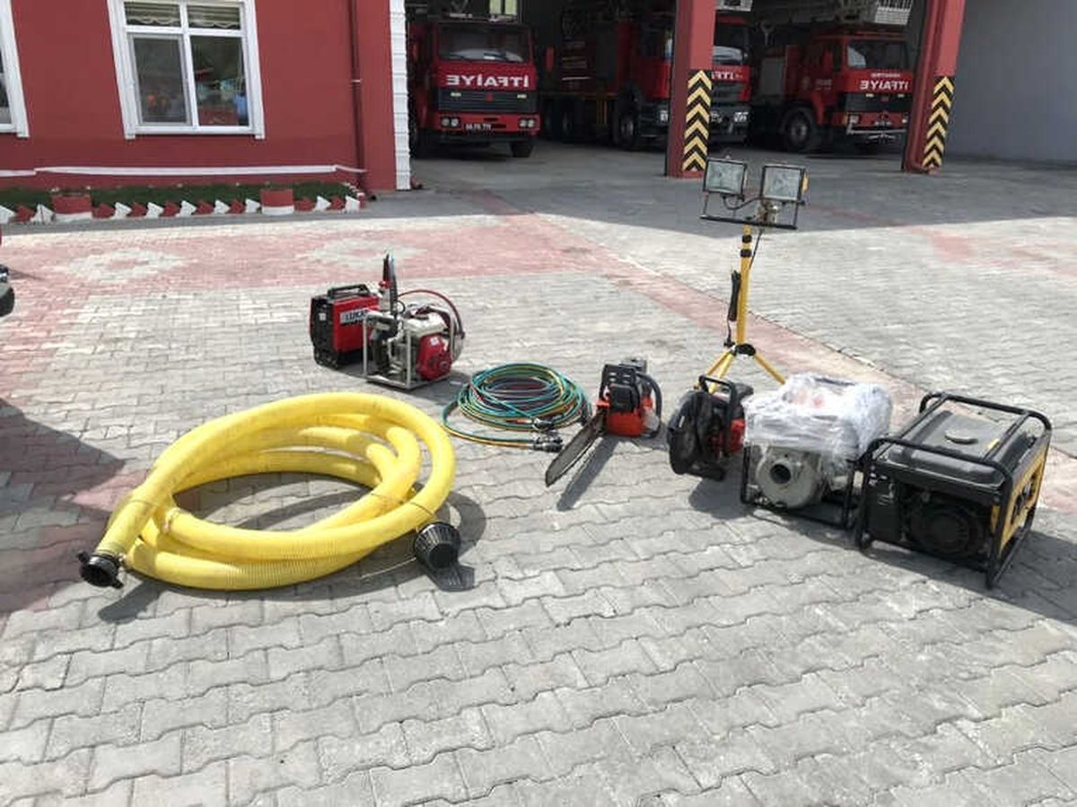 Afad\'dan İlçe Belediyelerine Kurtarma Teçhizat Desteği