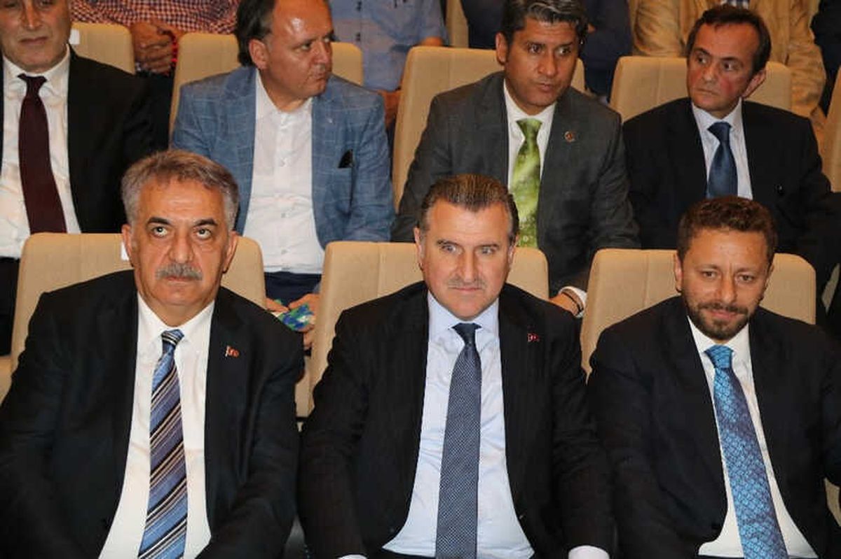 AK Parti Rize\'de Adaylarını Tanıttı