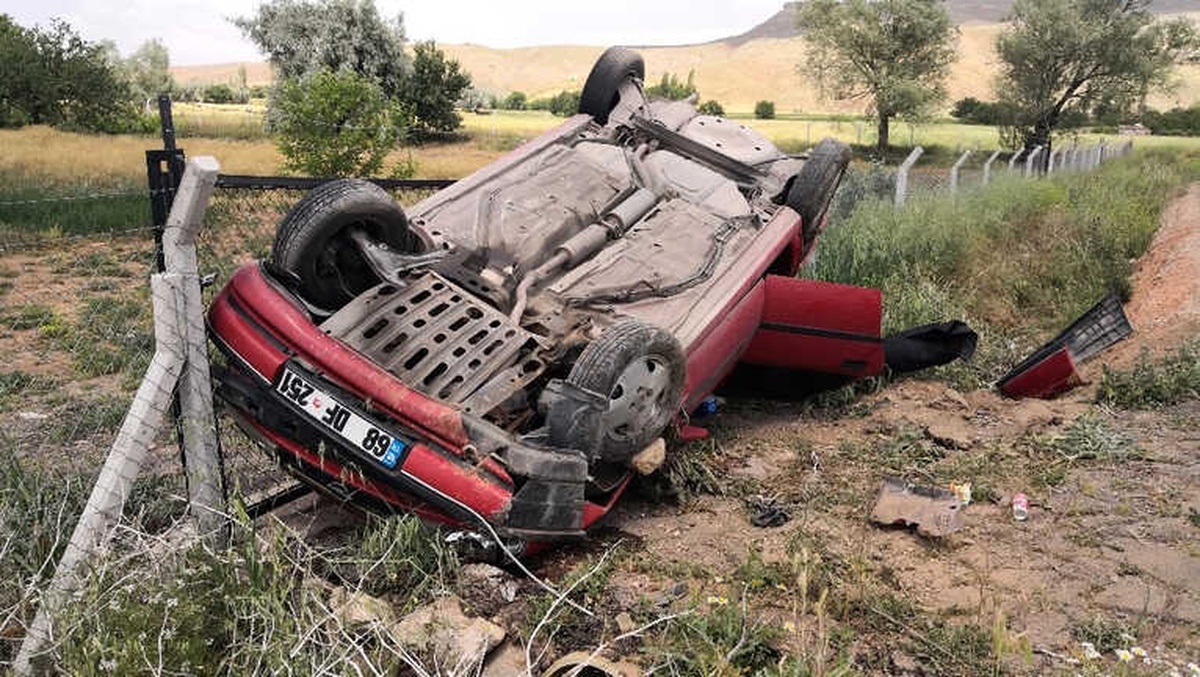 Aksaray\'da Otomobil Takla Attı: 2 Yaralı