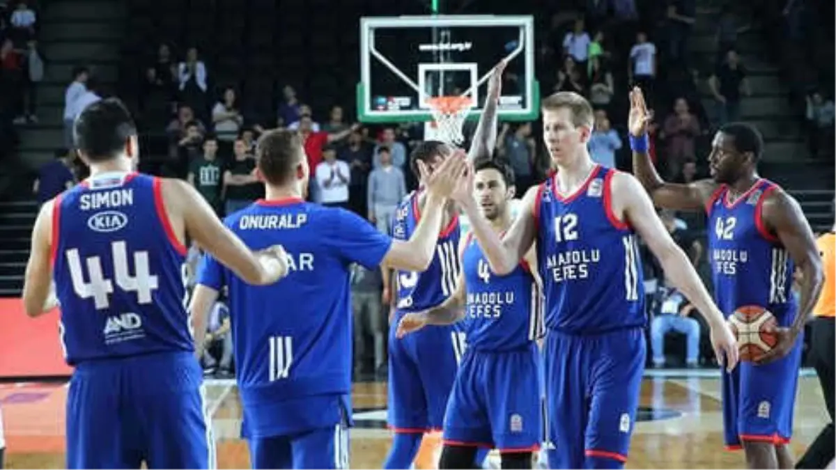 Anadolu Efes, Yarı Finale Yükseldi